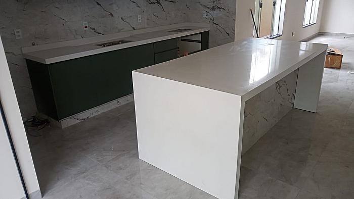 Cozinha com Ilha - Quartzo Branco