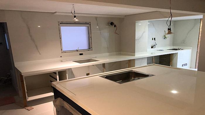 Cozinha com Ilha - Quartzo Branco