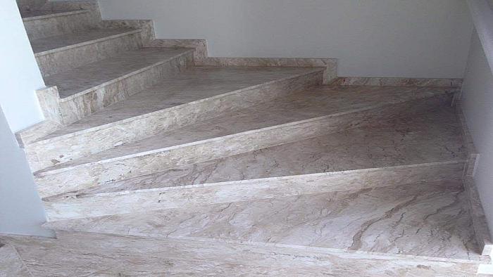 Escada - Mármore Bege Bahia