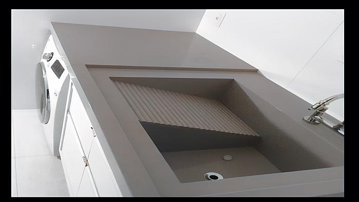 Tanque - Silestone Cinza